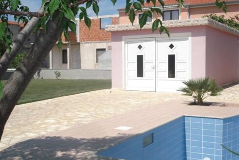 Pool und Garage