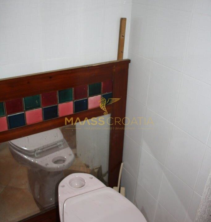 Bungalow toilet