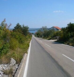 Straße zum Meer / Road to the sea